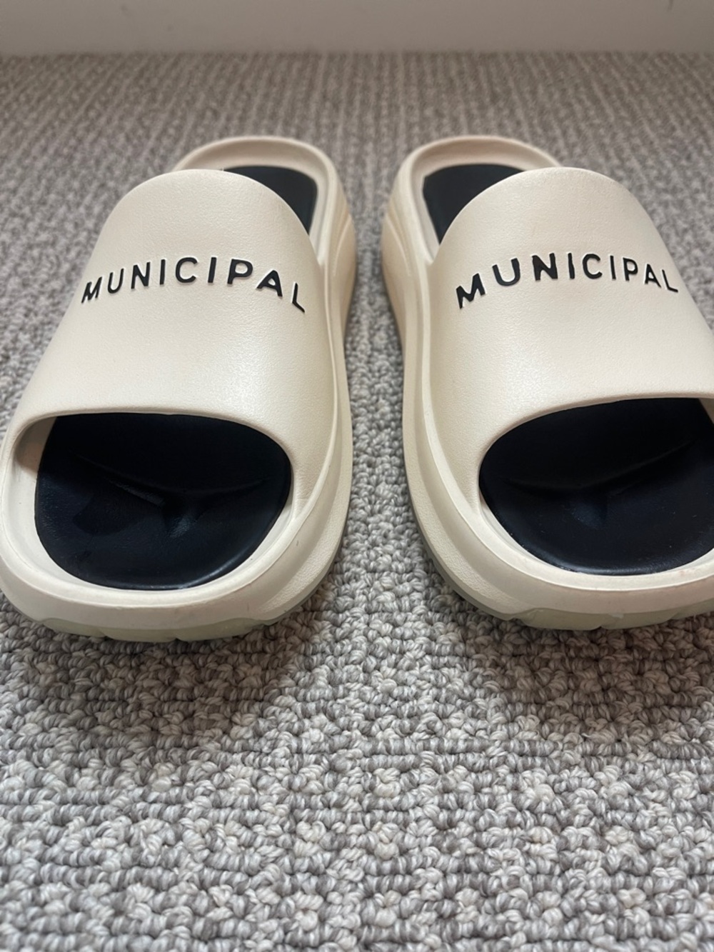 Municipal Podium Slides Cream - Picture 8 of 8